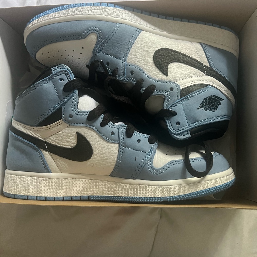 Jordan 1 UNC size 6